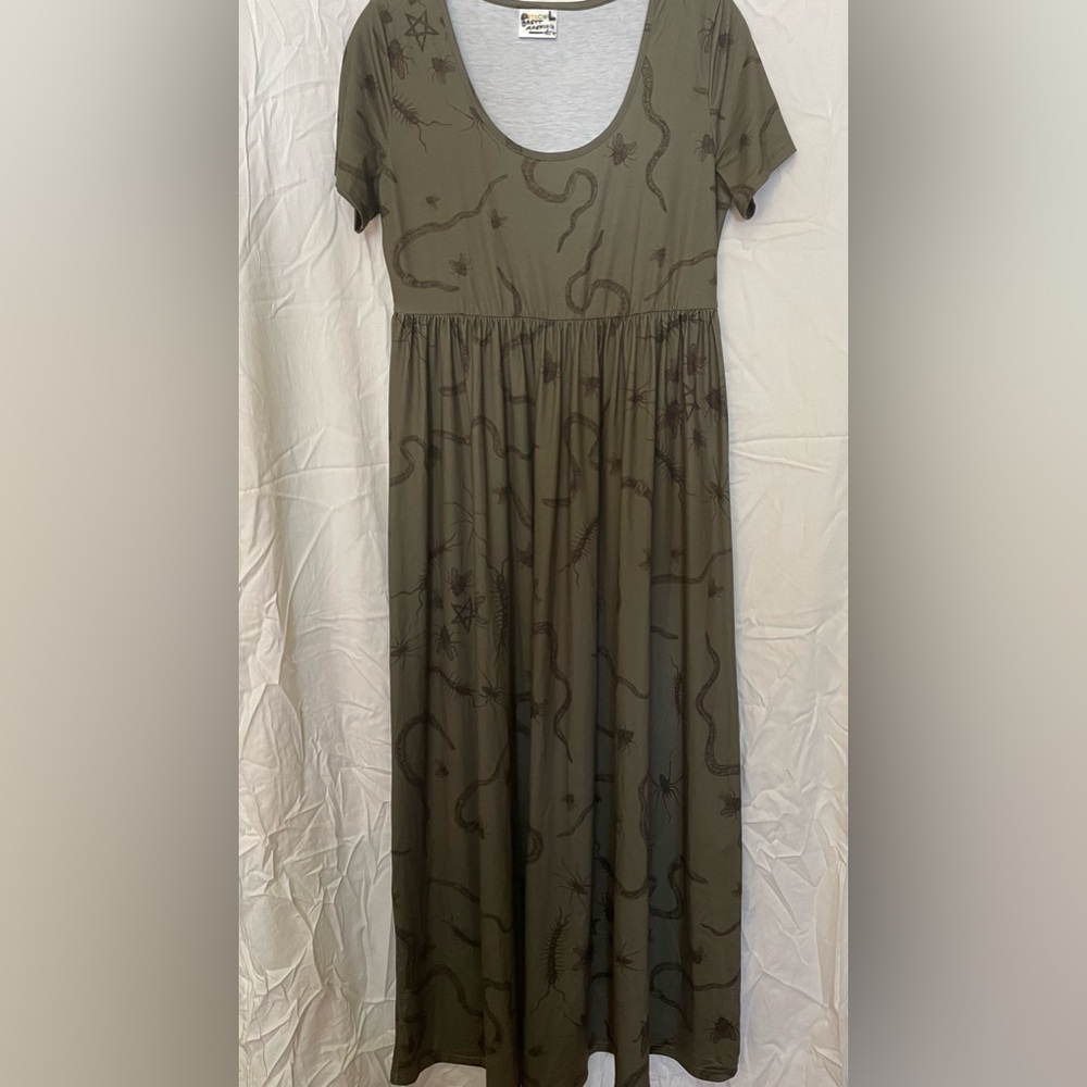 BRETT MANNING ART (@brettmanningart) “Worms and Squirms” maxi dress size large